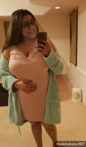 Delhi Bhabhi Takes Funny Selfie for Long-Distance Boyfriend – Viral Moment 2025